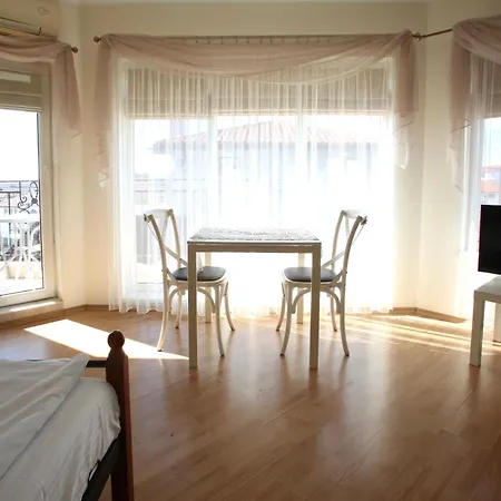 Livia Boutique 4* 라브다