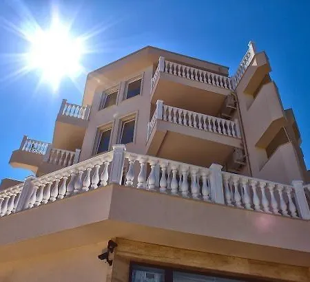 Livia Boutique 아파트호텔 라브다